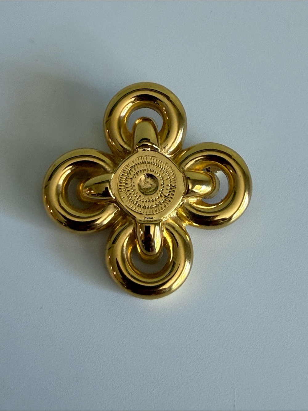 Joan Rivers Gold Flower pin Brooch